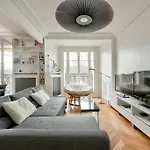 Elegant Appartement Avec Balcon Au Coeur Du Marais