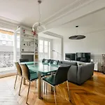 Elegant Appartement Avec Balcon Au Coeur Du Marais