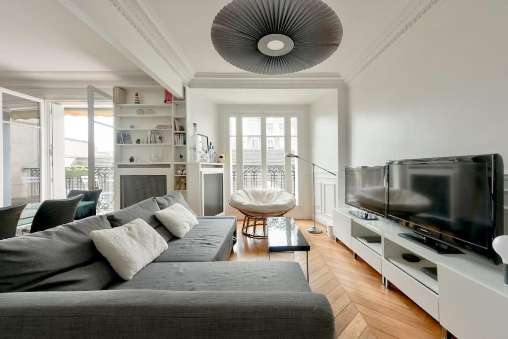 Elegant Avec Balcon Au Coeur Du Marais Parijs