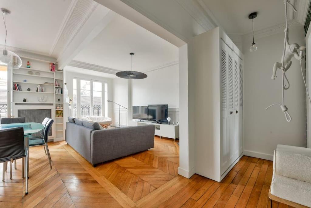 Appartement Elegant Avec Balcon Au Coeur Du Marais